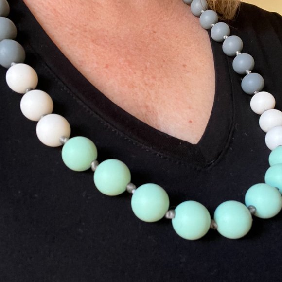 Itzy Ritzy Chewable Silicone Teething Necklace for Moms - Picture 2 of 6